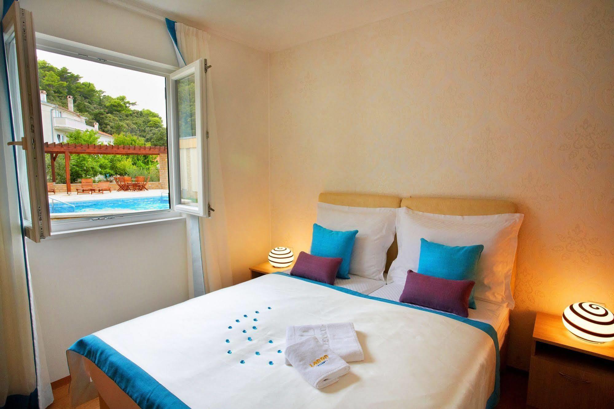 Lando Resort Kampor ภายนอก รูปภาพ