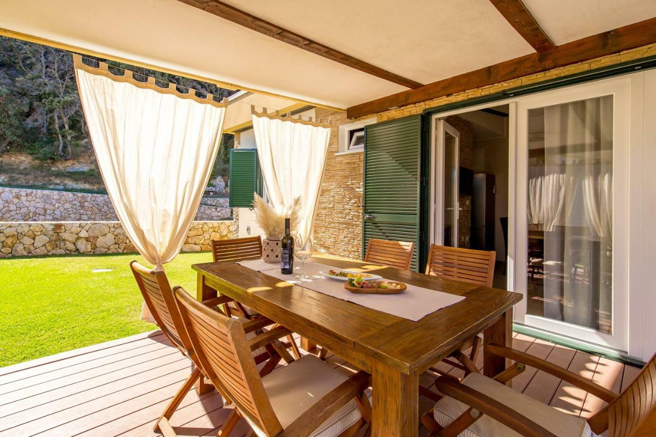 Lando Resort Kampor ภายนอก รูปภาพ